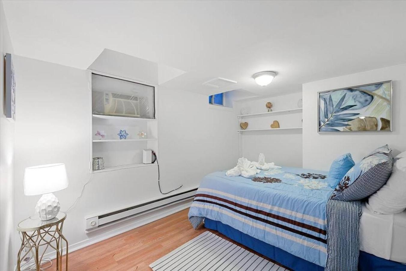 Premium In Prime Locale Apartment *
